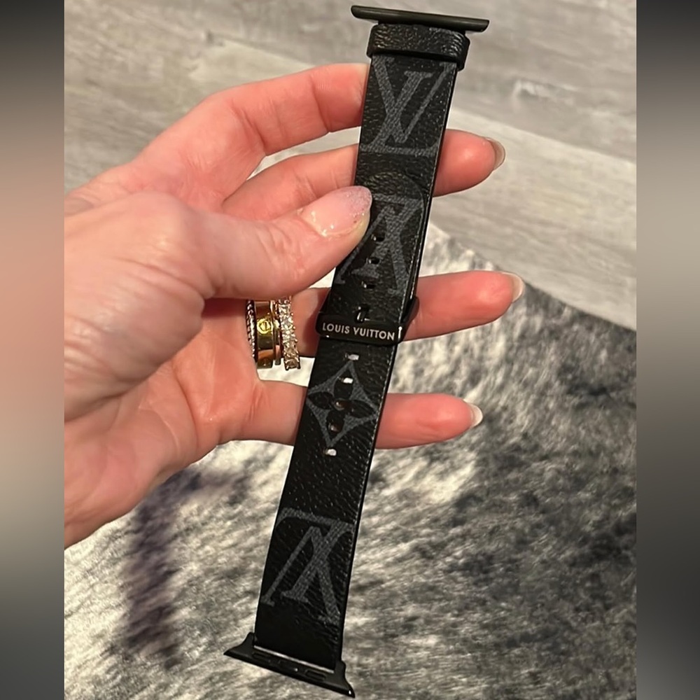 🖤LV•Black Monogram Apple Watch Band🖤 - Picture 5 of 6